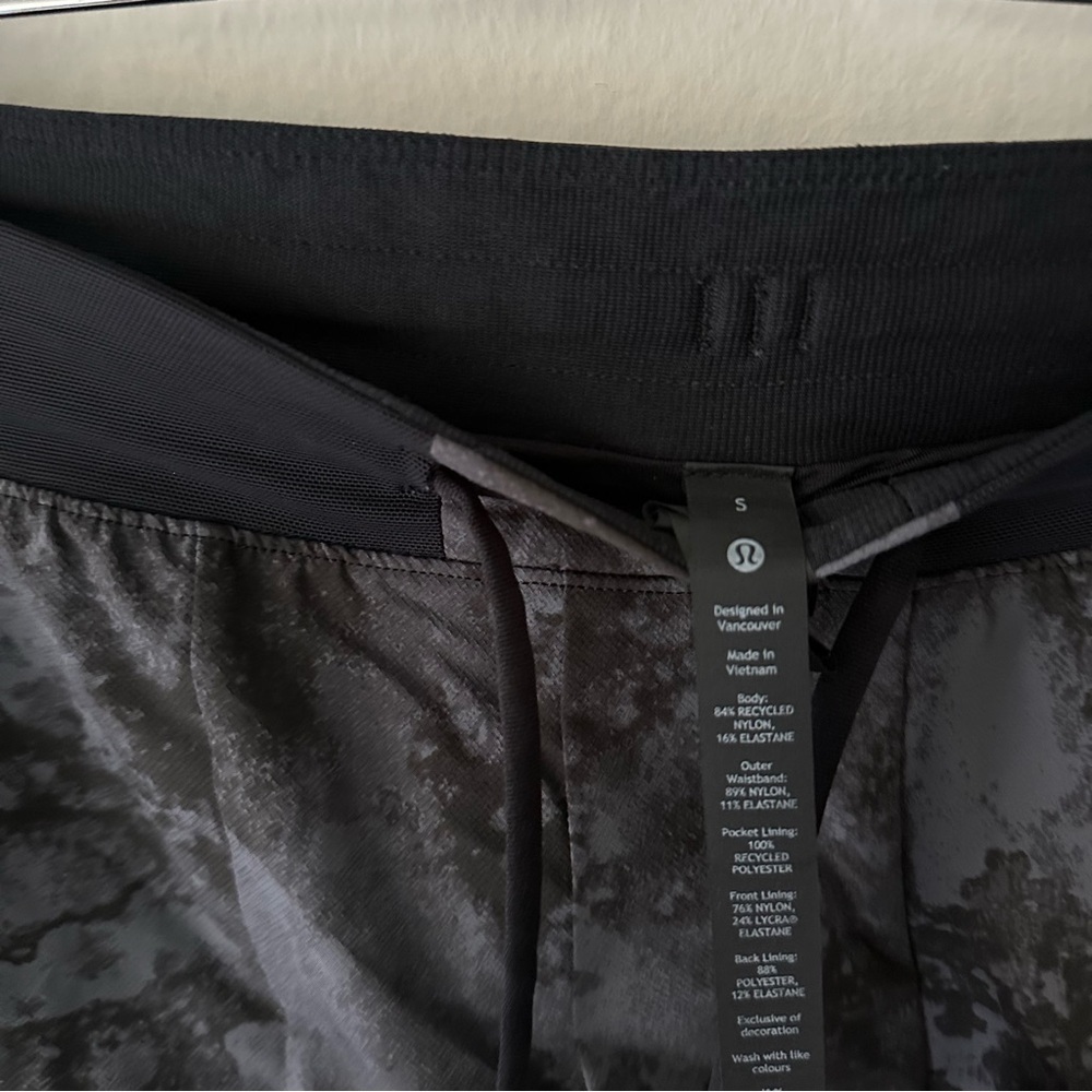 Lululemon License to Train Short 7" *Lined
Tactile Print Anchor Black Small - Picture 10 of 14